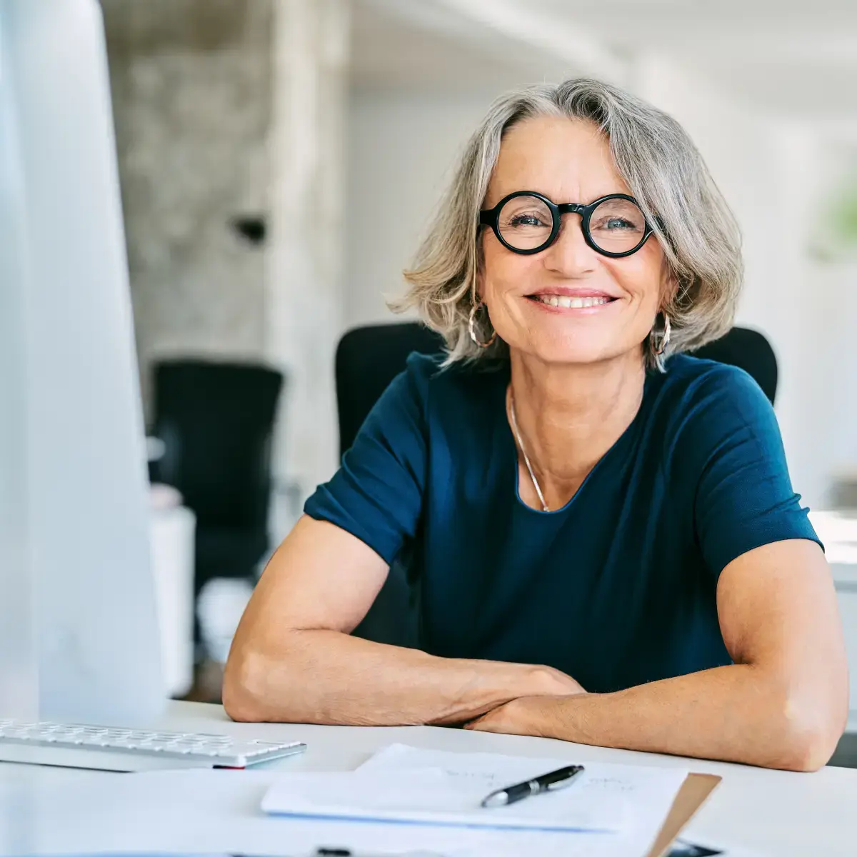 women-with-glasses-smiling-1200x1200-01